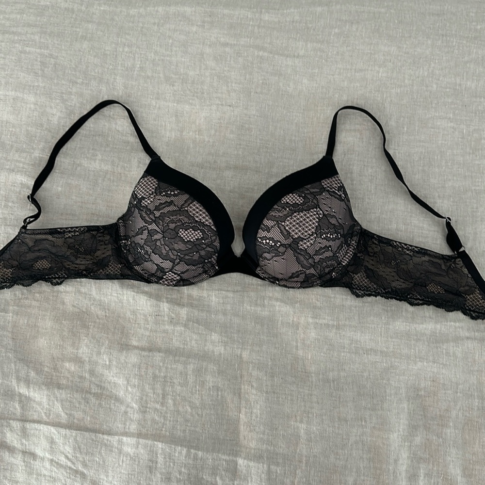 Victoria’s Secret black lace bra